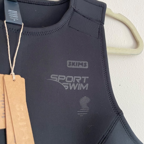 SKIMS Sport Swim Black Top - Picture 6 of 10